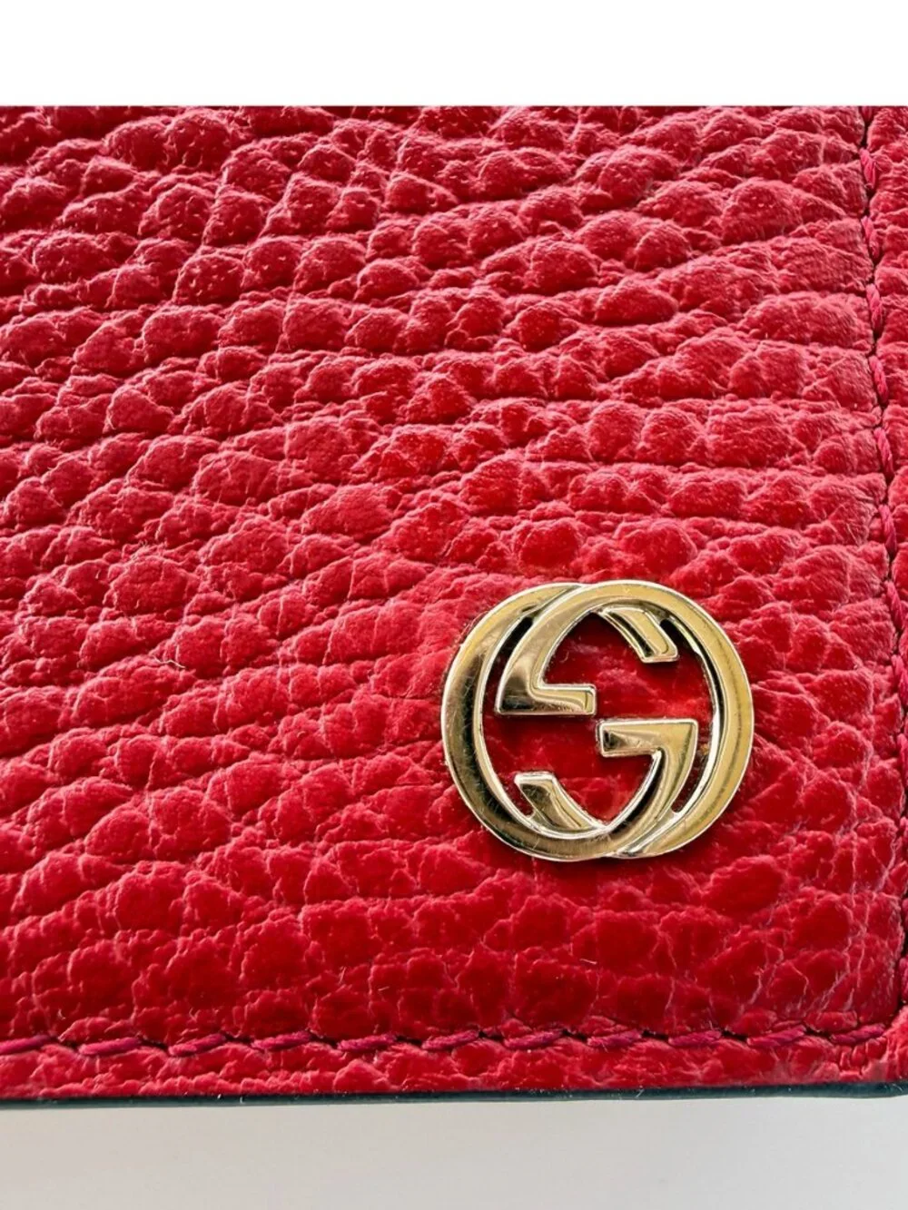 Gucci Interlocking G WOC Authentic Red Pebbled Leather Wallet on Chain Gold Tone